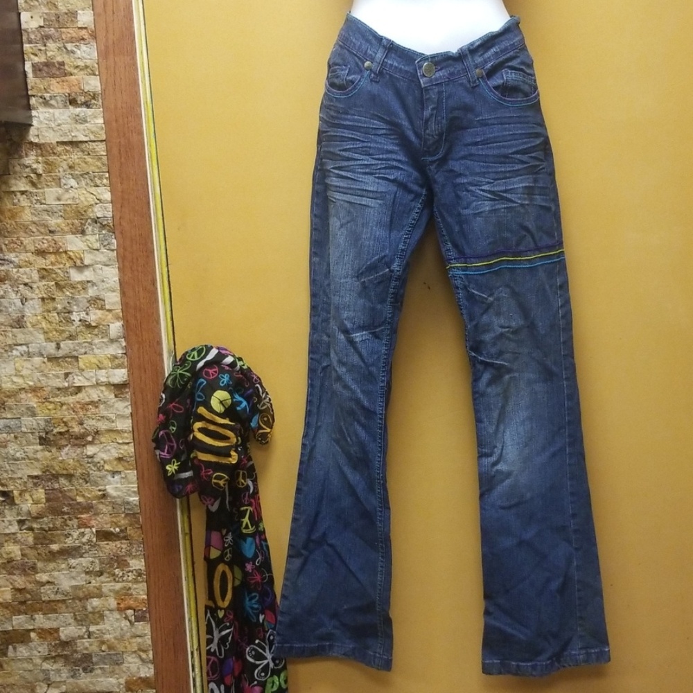 Jeans with coloful stitching - Picture 2 of 8